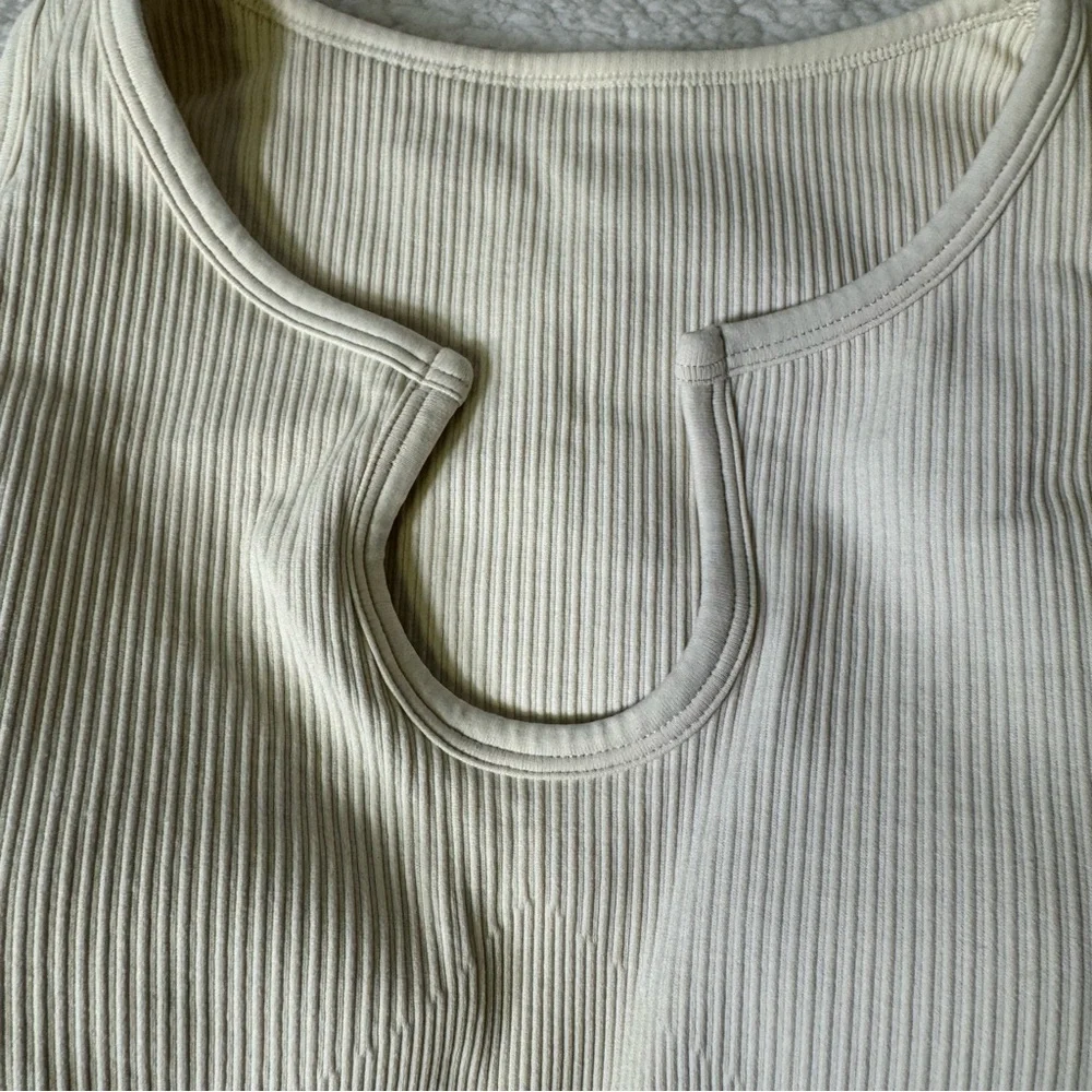 Unbranded ribbed seamless